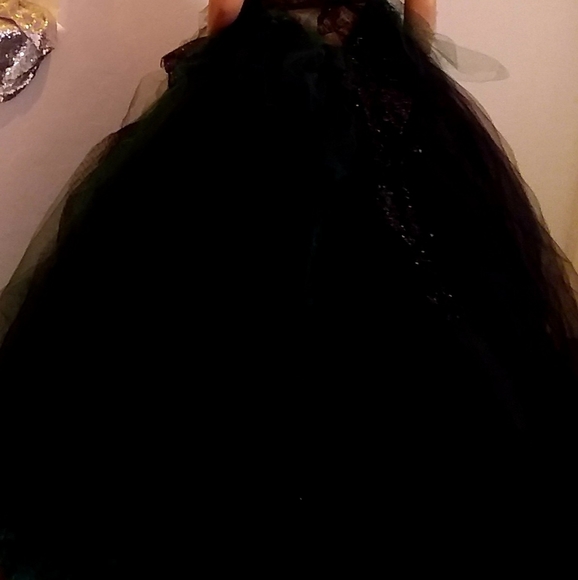 ESPERANZA Goth Black & Green Wedding Ballgown Set - Picture 6 of 14